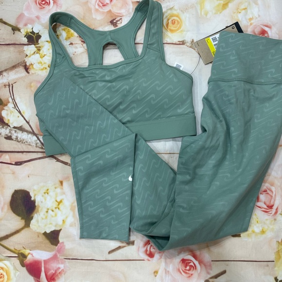 Nike Turquoise Set - Picture 4 of 4